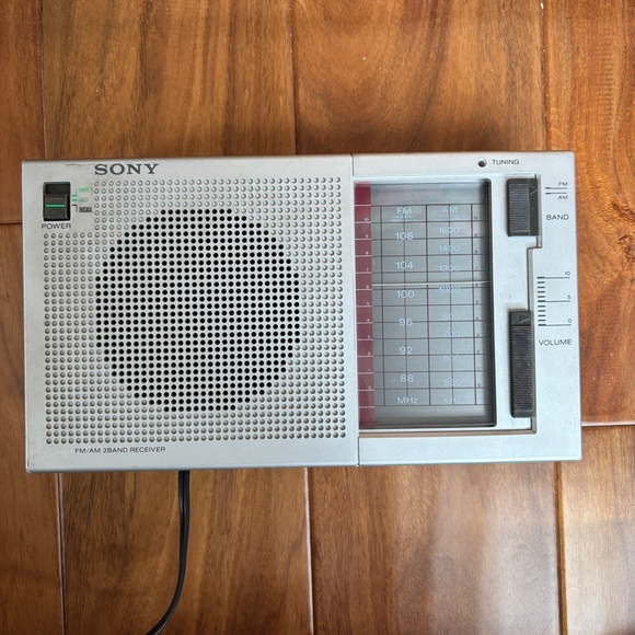 VINTAGE Sony ICF-710W AM/FM Portable Radio Tested and Working - Picture 1 of 13